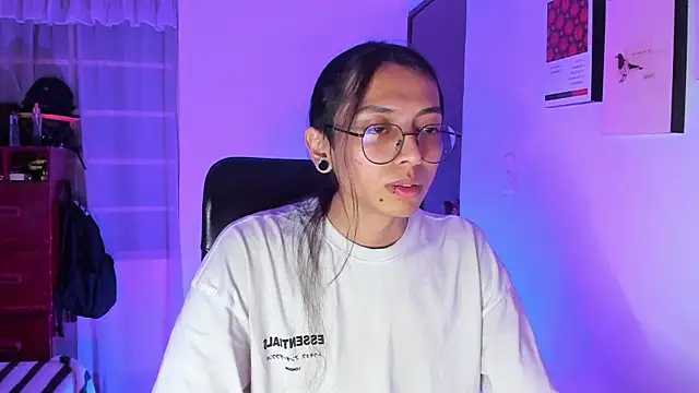 Snapshot of _Astrea_ chatting on 02-20-26, 01:13 Astrea online show from 02-20-26, 01:13