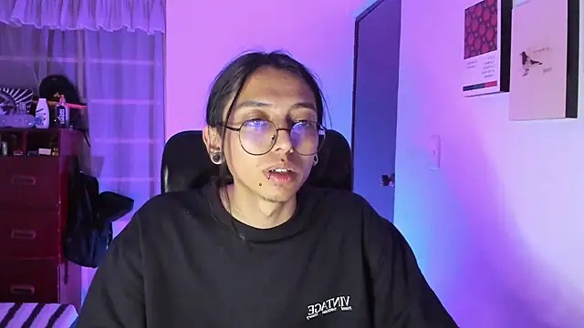 Snapshot of _Astrea_ chatting on 02-15-26, 03:18 Astrea online show from 02-15-26, 03:18