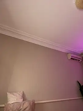 Snapshot of HugeBoobsAlice chatting on 03-21-26, 05:08 HugeBoobsAlice online show from 03-21-26, 05:08