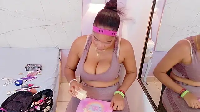 Lorraine Jackson online show from 11-29-25, 01:22