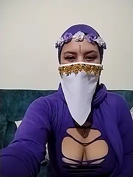 caroline peed online show from 10-22-25, 12:04