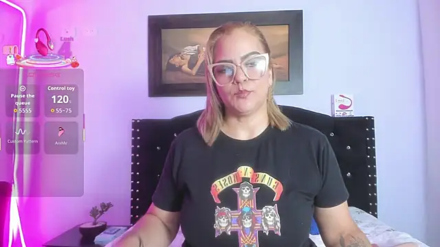 elena vega online show from 10-24-25, 02:21