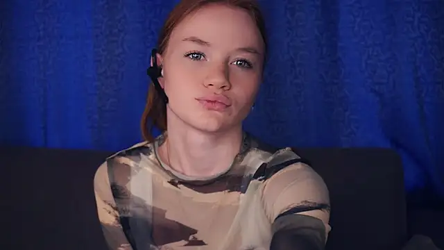 KarlynGow online show from 10-31-25, 06:43