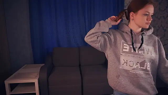 KarlynGow online show from 11-19-25, 06:46