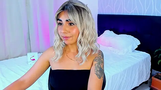 Emilyvalk  online show from 11-04-25, 10:57