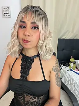 Snapshot of Emilyvalk_ chatting on 06-11-26, 12:12 Emilyvalk online show from 06-11-26, 12:12