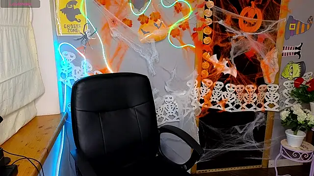 KittyShenson online show from 11-05-25, 07:17