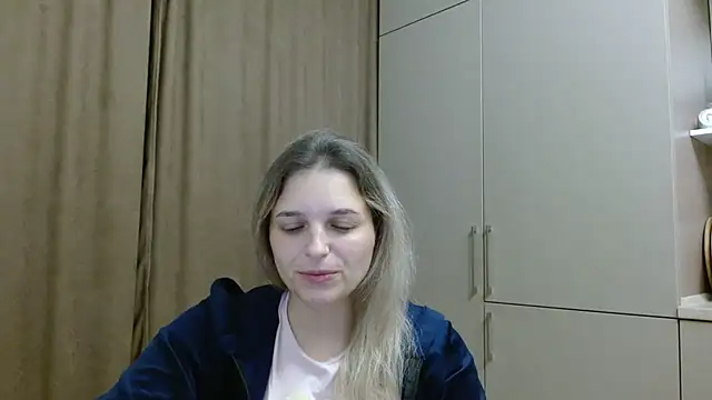 ElisSky301 online show from 11-18-25, 09:07