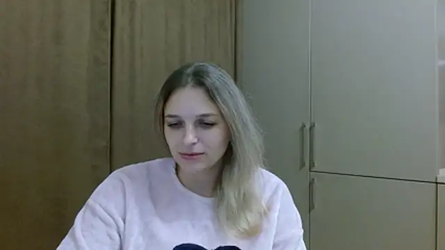 ElisSky301 online show from 10-28-25, 10:09