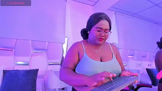 Britanny-Jhonsons online show from 10-30-25, 10:28