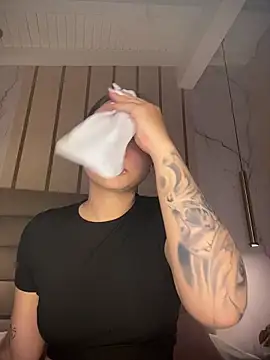 Beella1  online show from 11-13-25, 11:14