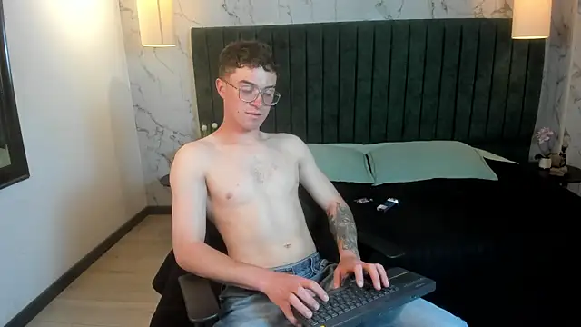 Snapshot of Lil_James chatting on 05-04-26, 08:00 Lil James online show from 05-04-26, 08:00