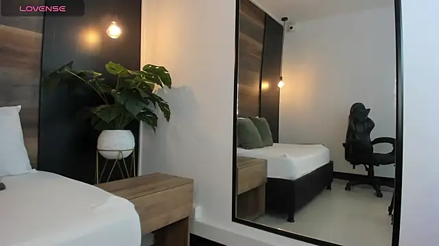 mia collins96 online show from 02-08-26, 01:58