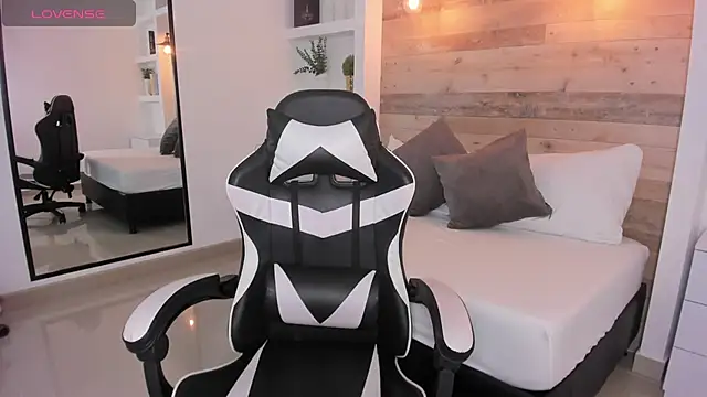 mia collins96 online show from 02-13-26, 02:22