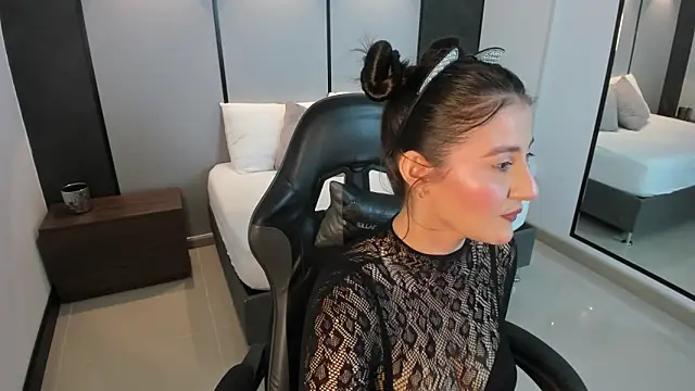 mia collins96 online show from 05-21-26, 02:42