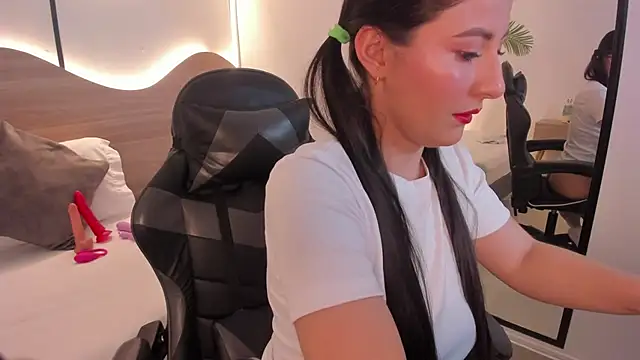 mia collins96 online show from 10-26-25, 03:18