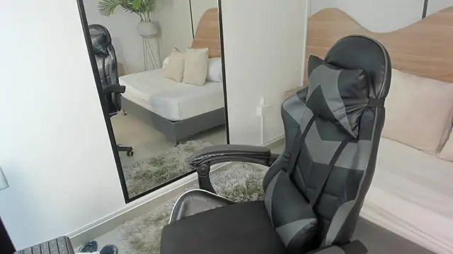 mia collins96 online show from 11-26-25, 02:44