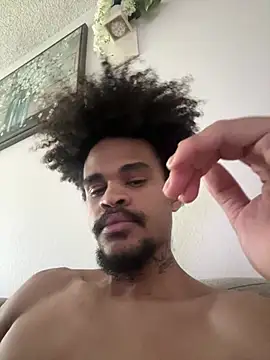 Snapshot of Mrmakeherwet_Tez chatting on 02-26-26, 04:07 Mrmakeherwet Tez online show from 02-26-26, 04:07