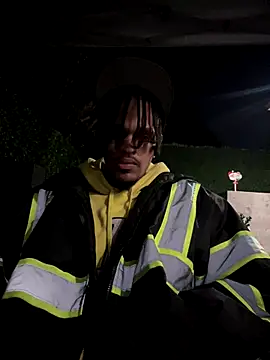 Snapshot of Mrmakeherwet_Tez chatting on 12-15-25, 02:06 Mrmakeherwet Tez online show from 12-15-25, 02:06