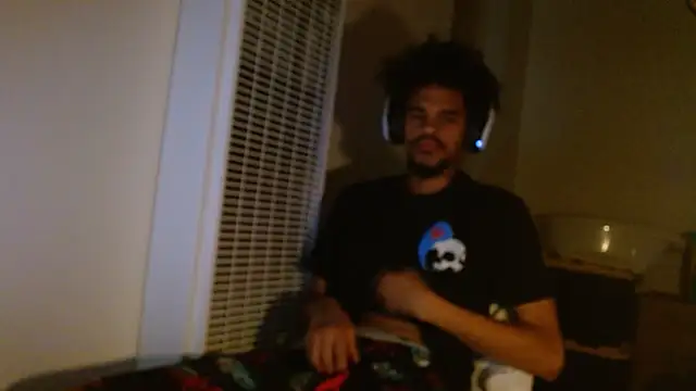 Snapshot of Mrmakeherwet_Tez chatting on 11-25-25, 05:30 Mrmakeherwet Tez online show from 11-25-25, 05:30