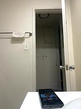 Snapshot of Mrmakeherwet_Tez chatting on 10-25-25, 10:21 Mrmakeherwet Tez online show from 10-25-25, 10:21