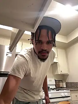 Snapshot of Mrmakeherwet_Tez chatting on 10-22-25, 01:05 Mrmakeherwet Tez online show from 10-22-25, 01:05