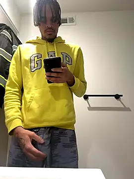 Snapshot of Mrmakeherwet_Tez chatting on 12-17-25, 06:18 Mrmakeherwet Tez online show from 12-17-25, 06:18