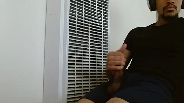 Snapshot of Mrmakeherwet_Tez chatting on 11-26-25, 11:49 Mrmakeherwet Tez online show from 11-26-25, 11:49