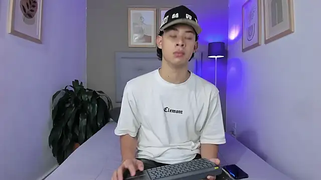 ApoloRicci online show from 10-29-25, 07:24