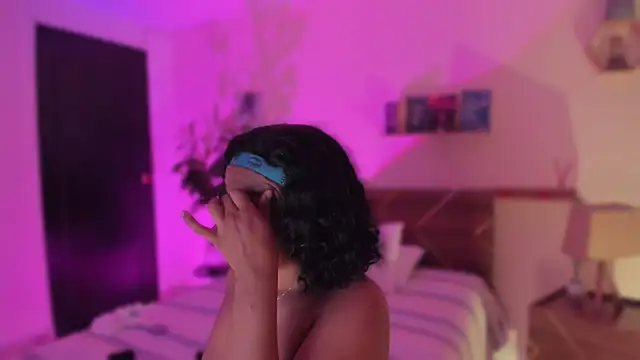 YariRose online show from 02-11-26, 02:06