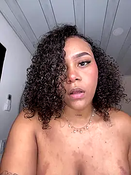 Snapshot of YariRose chatting on 11-13-25, 01:26 YariRose online show from 11-13-25, 01:26