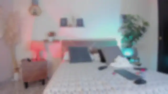 Snapshot of YariRose chatting on 06-15-26, 03:44 YariRose online show from 06-15-26, 03:44