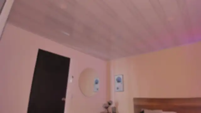 YariRose online show from 12-17-25, 02:11