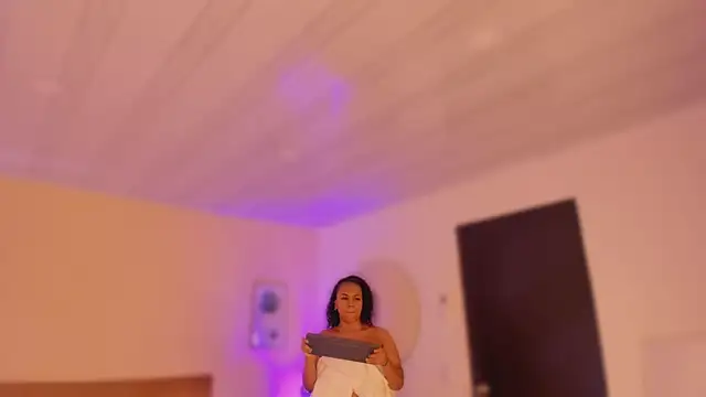 YariRose online show from 12-22-25, 01:44