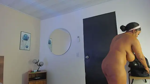 YariRose online show from 01-12-26, 03:41