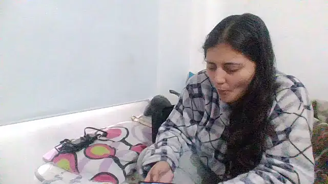 Layla Latina online show from 11-29-25, 09:48