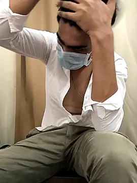 Snapshot of adi8210 chatting on 11-13-25, 01:04 adi8210 online show from 11-13-25, 01:04