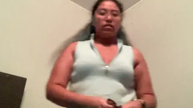 Snapshot of Kmiii21 chatting on 02-05-26, 03:35 Kmiii21 online show from 02-05-26, 03:35