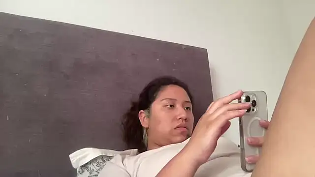 Snapshot of Kmiii21 chatting on 02-03-26, 06:57 Kmiii21 online show from 02-03-26, 06:57