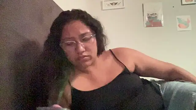 Snapshot of Kmiii21 chatting on 03-10-26, 05:44 Kmiii21 online show from 03-10-26, 05:44