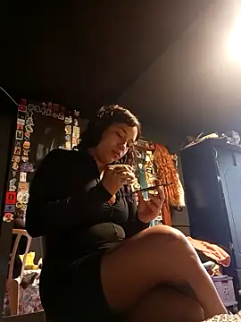 Isis Bathory online show from 12-22-25, 01:33