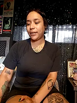 Isis Bathory online show from 11-26-25, 03:56