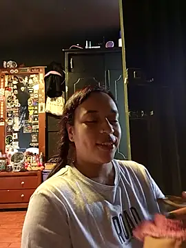 Isis Bathory online show from 11-08-25, 03:26