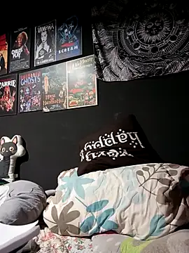 Isis Bathory online show from 11-06-25, 02:21