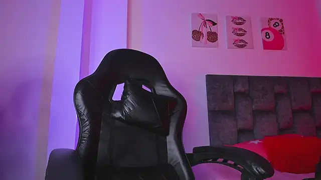 kittymonroe1 online show from 05-18-26, 05:51