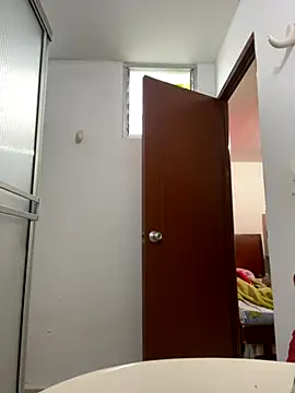 Selena Roa online show from 10-28-25, 12:04