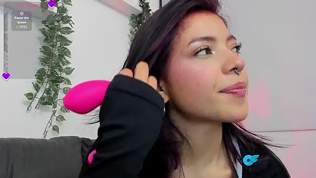 Snapshot of katoo4 chatting on 02-06-26, 01:23 katoo4 online show from 02-06-26, 01:23