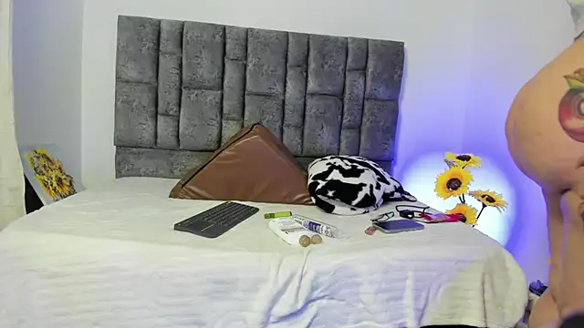 miah storm online show from 10-23-25, 05:28