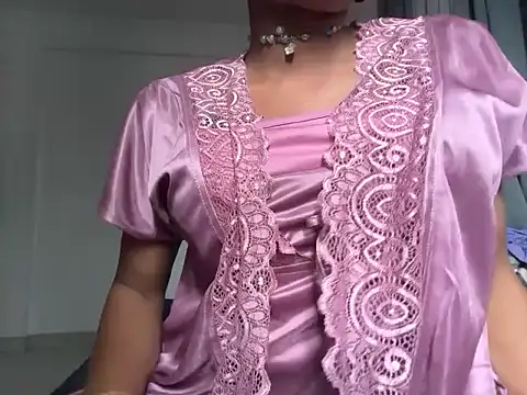 Snapshot of DoraMAYA chatting on 10-21-25, 04:01 DoraMAYA online show from 10-21-25, 04:01