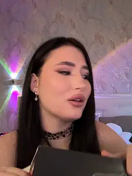 Snapshot of KailyBell chatting on 10-26-25, 12:27 KailyBell online show from 10-26-25, 12:27
